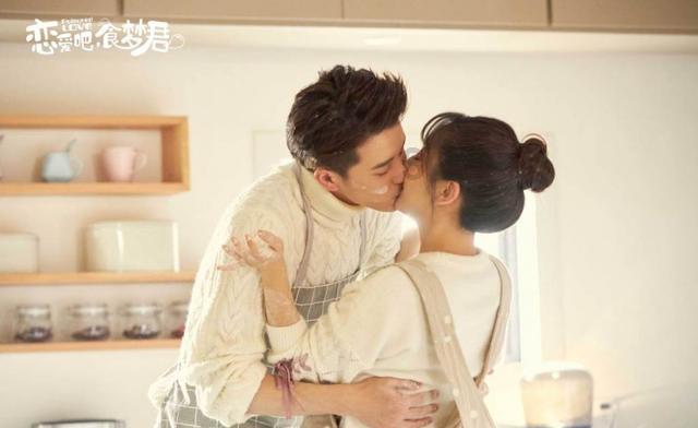 逃离黑与白的房间